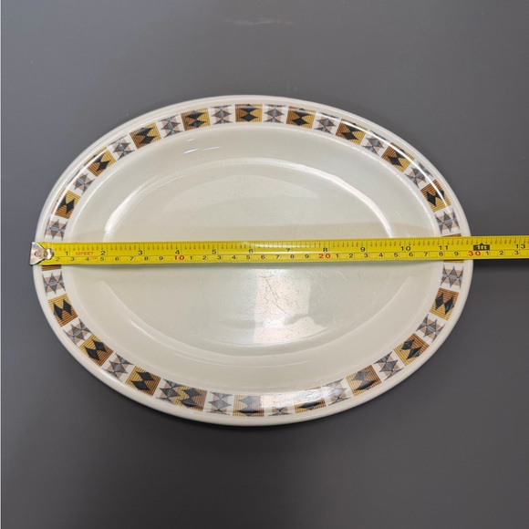 Geometric Patterned Oval Plates - Picture 4 of 5